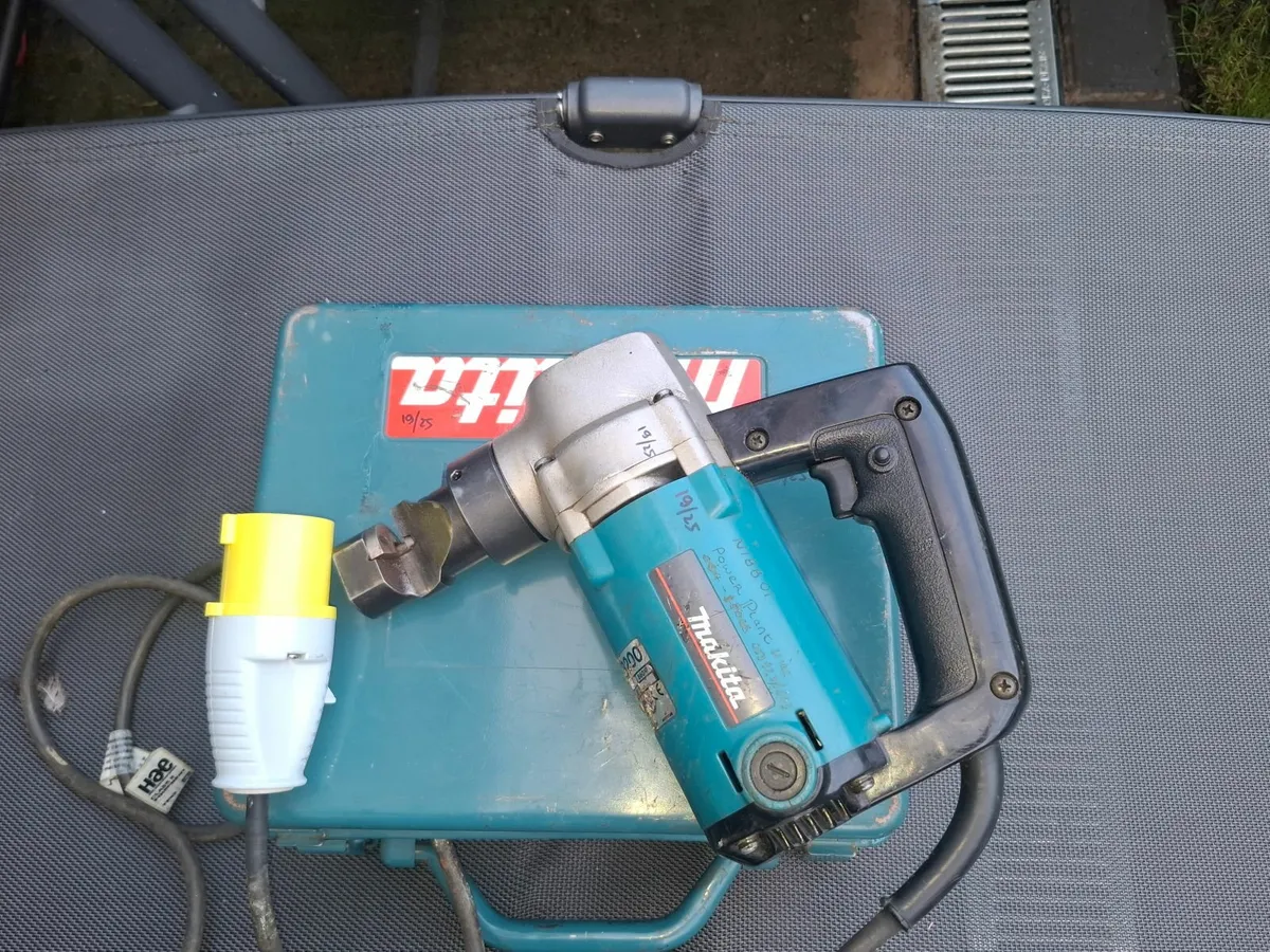 Makita Nibbler (3.2mm steel) - Image 1