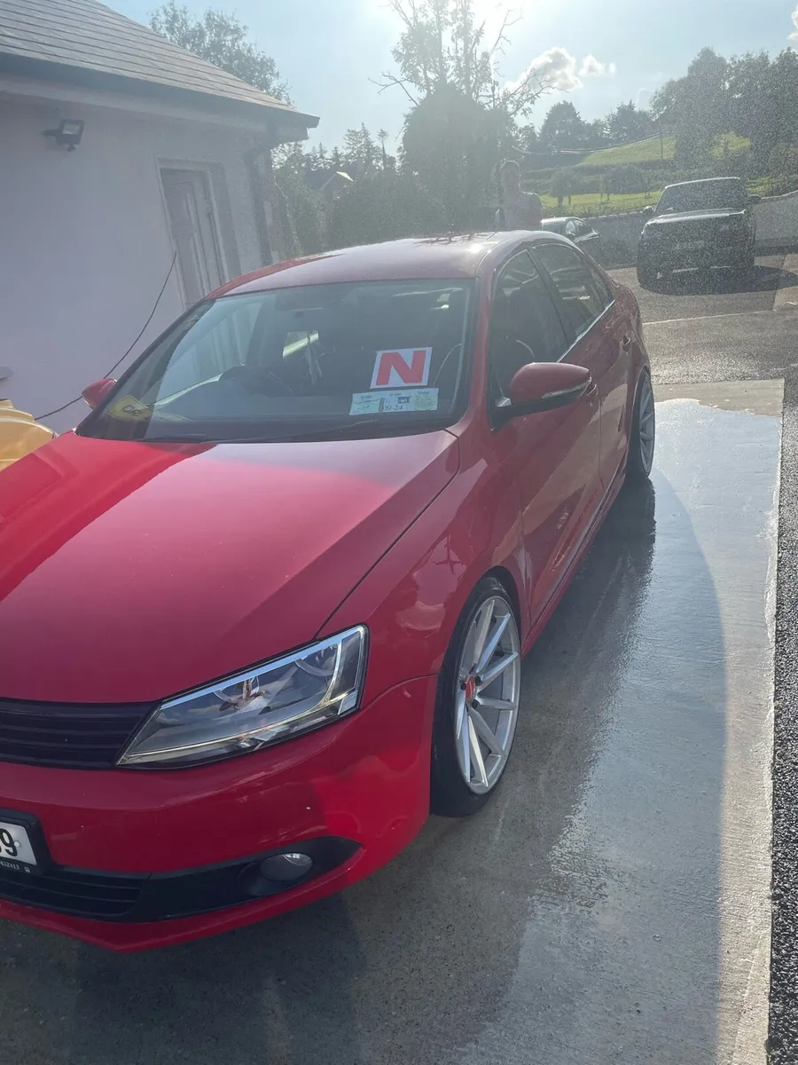Volkswagen Jetta 2012 - Image 2