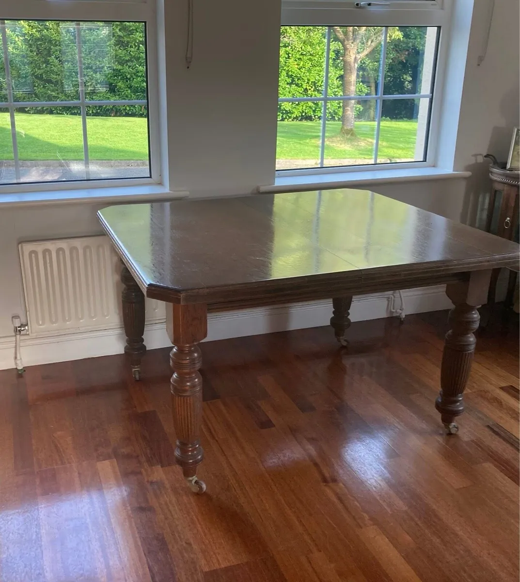 Table & chairs - Image 2