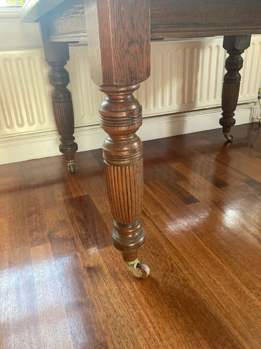 Table & chairs - Image 3