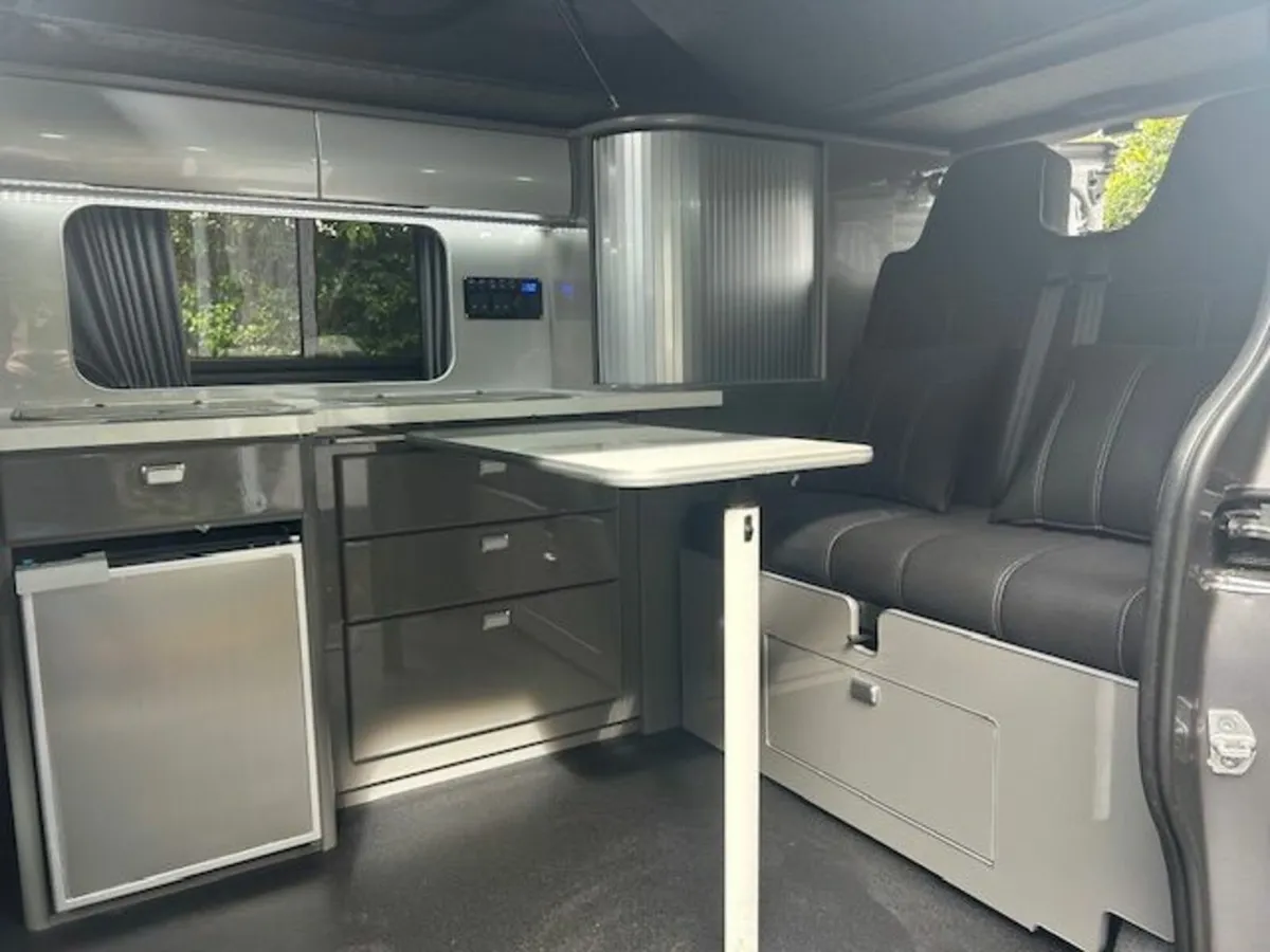 Renault Trafic - 2017 - 4 Berth - Conversion - Image 4