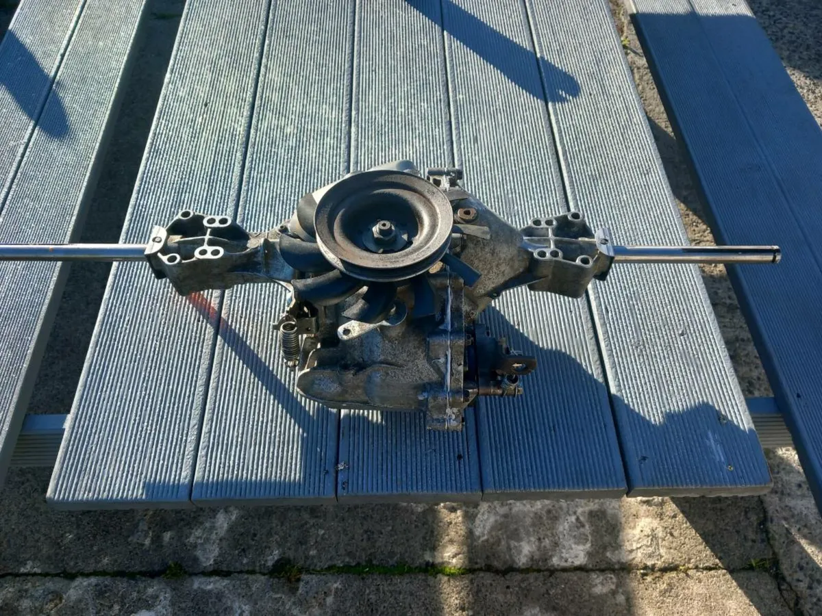Castlegarden transmission for sale - Image 1