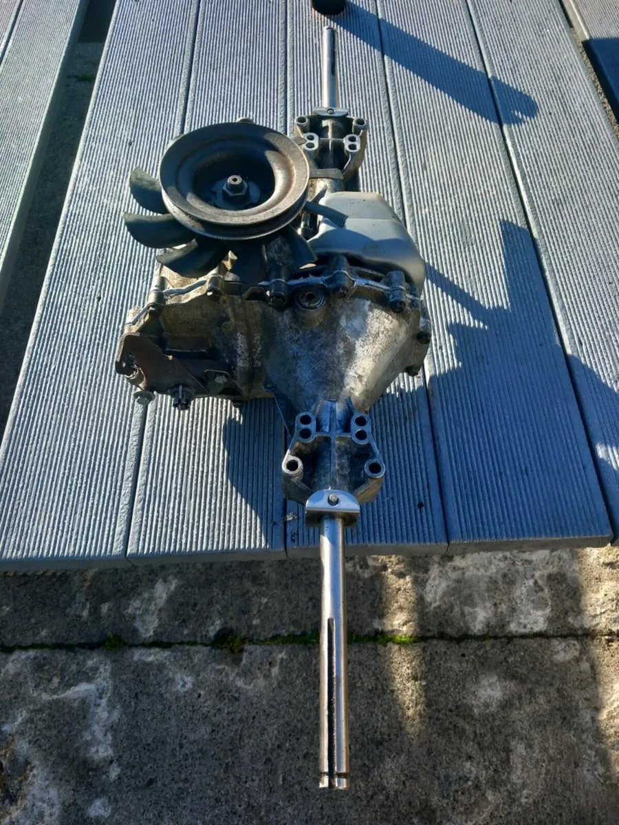 Castlegarden transmission for sale - Image 2