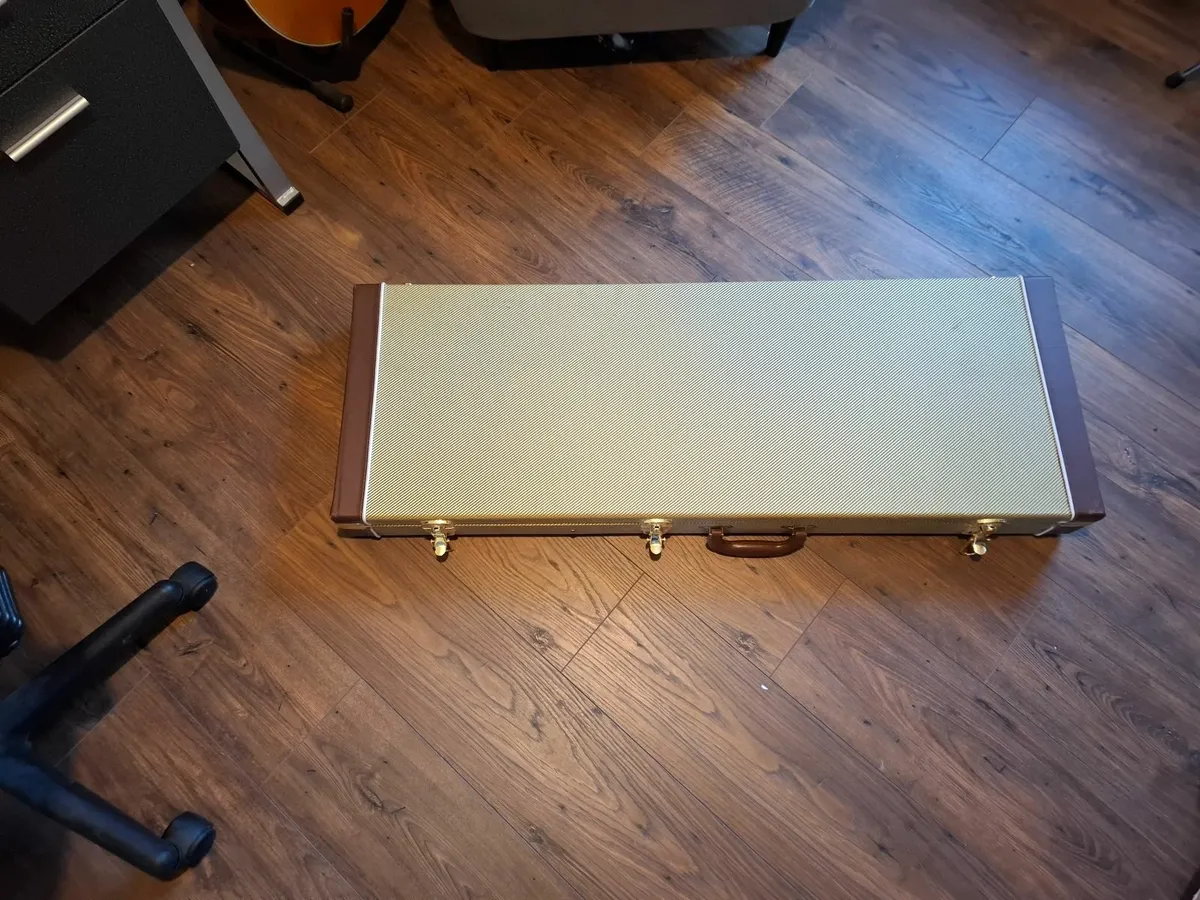 Electric guitar - Image 2