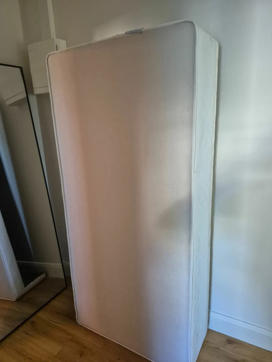 Bed mattress - Image 1
