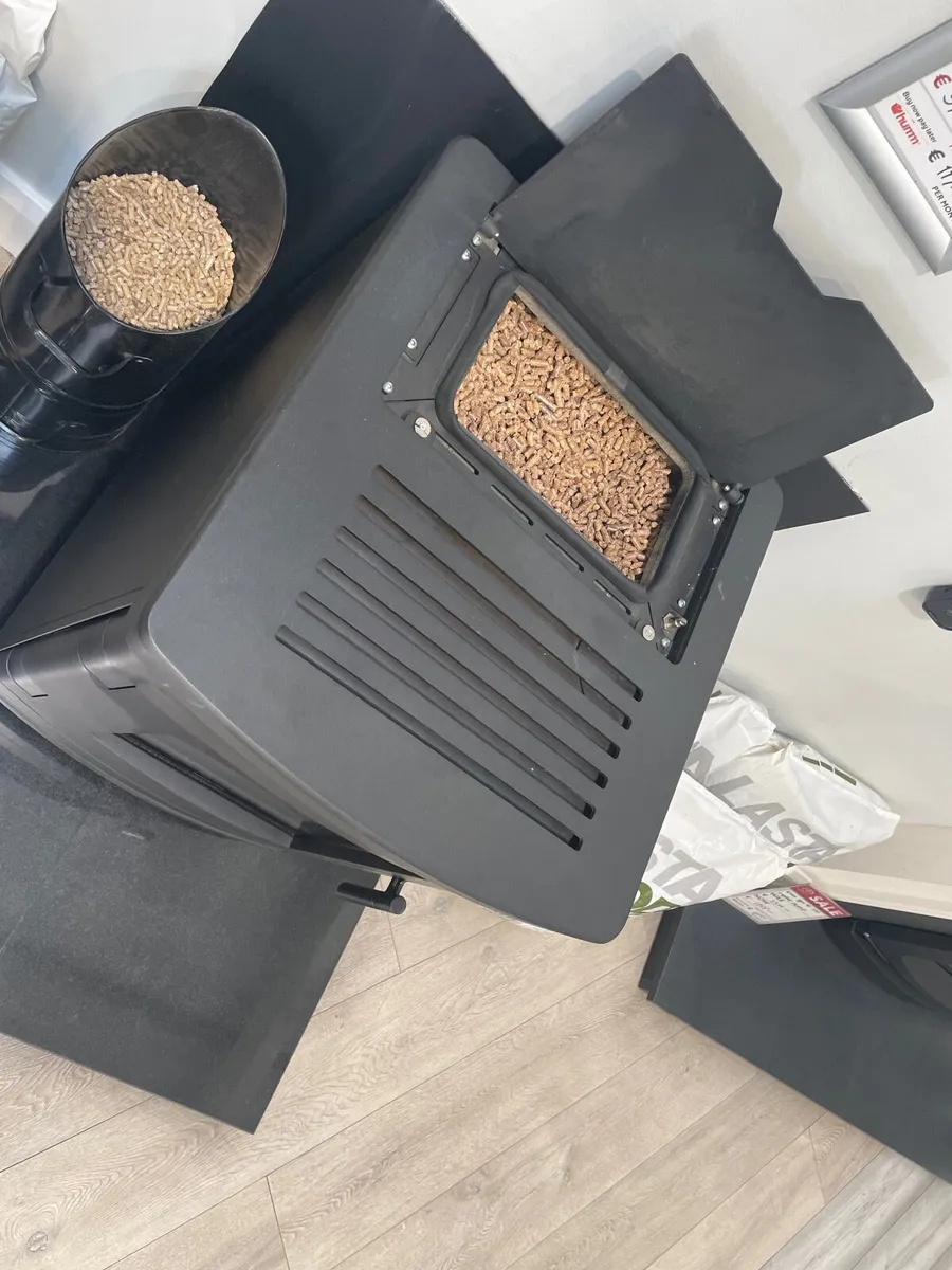 Ex-Display Nordic Finn Air 6.5kw Pellet Stove - Image 3