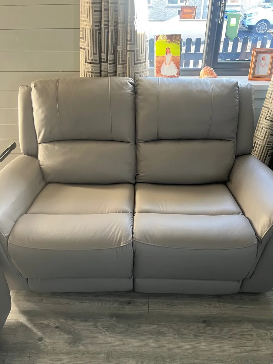 2 electric recliner leather sofas - Image 1