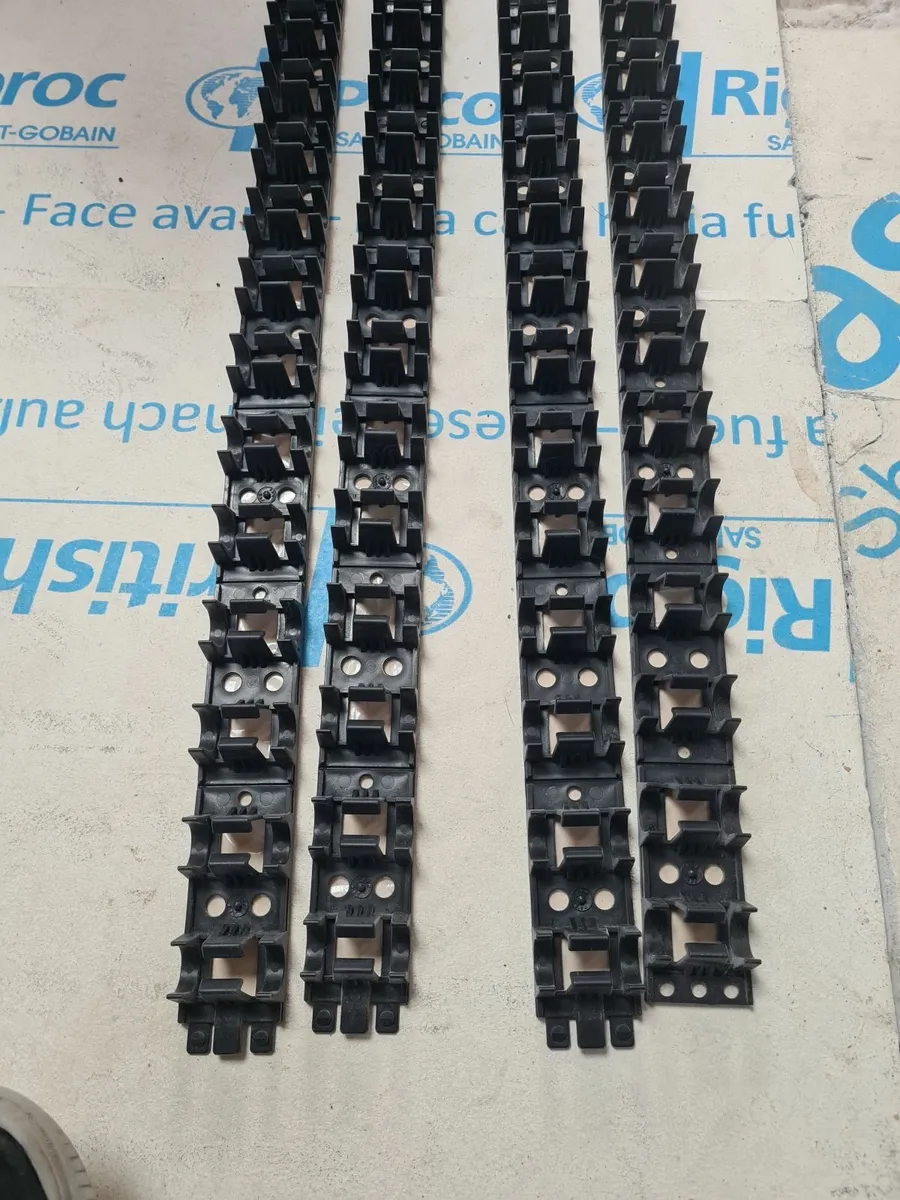 Underfloor heating pipe, rail and clips - Image 3