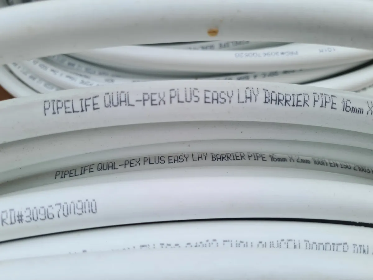 Underfloor heating pipe, rail and clips - Image 4