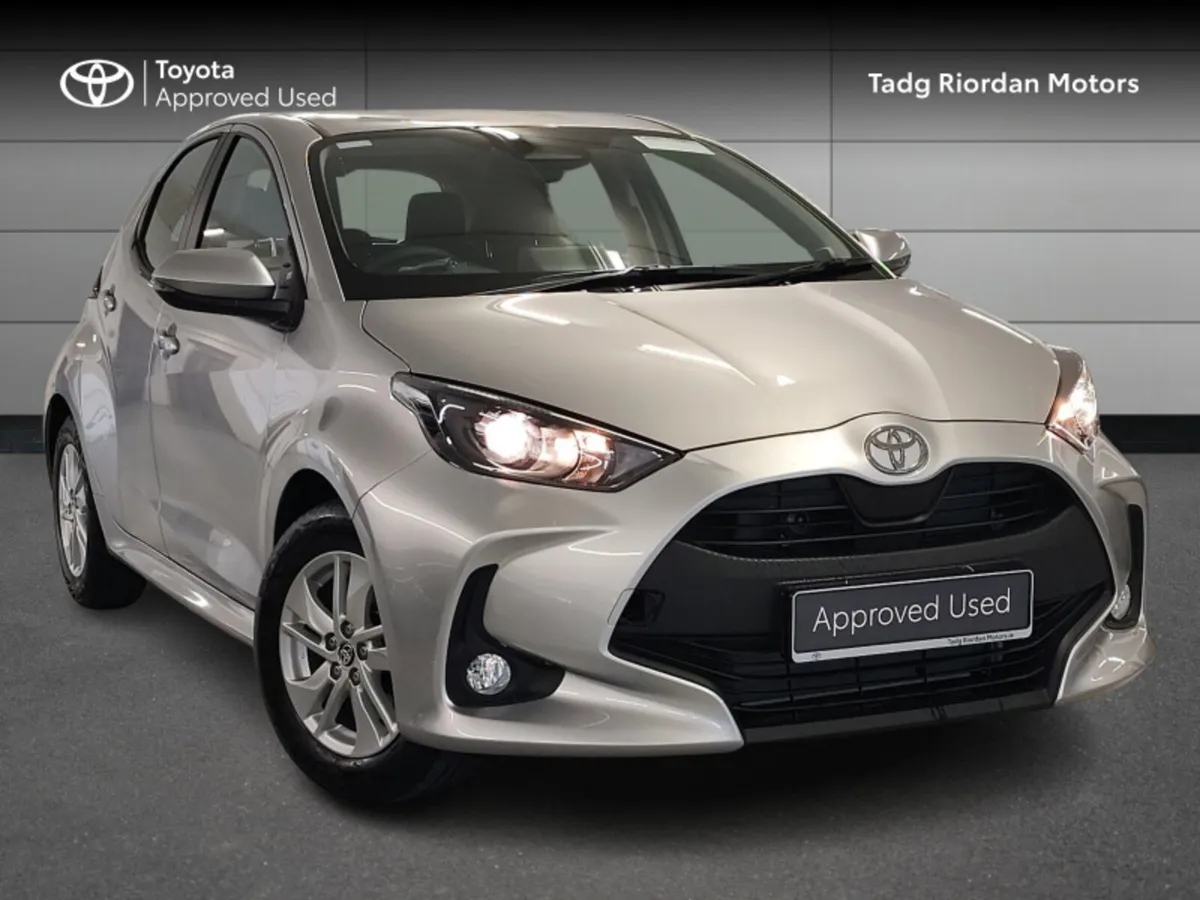 Toyota Yaris HYBRID LUNA - Image 1