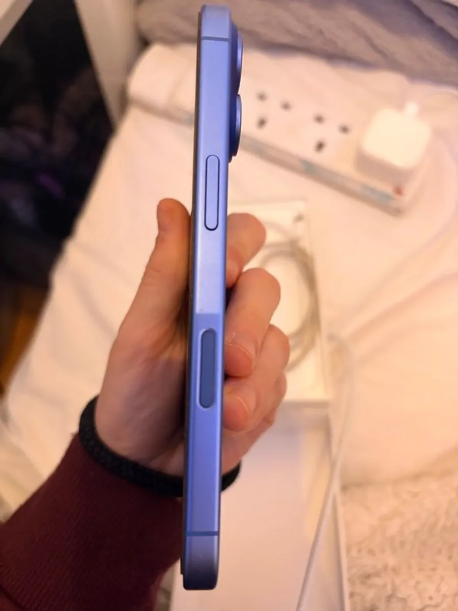 Iphone 16 128GB Ultramarine - Image 2