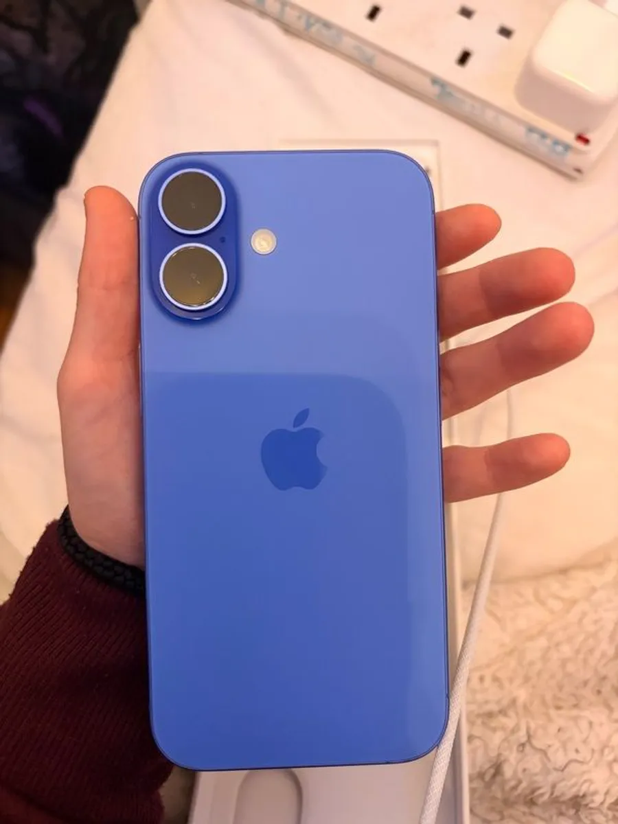 Iphone 16 128GB Ultramarine - Image 3