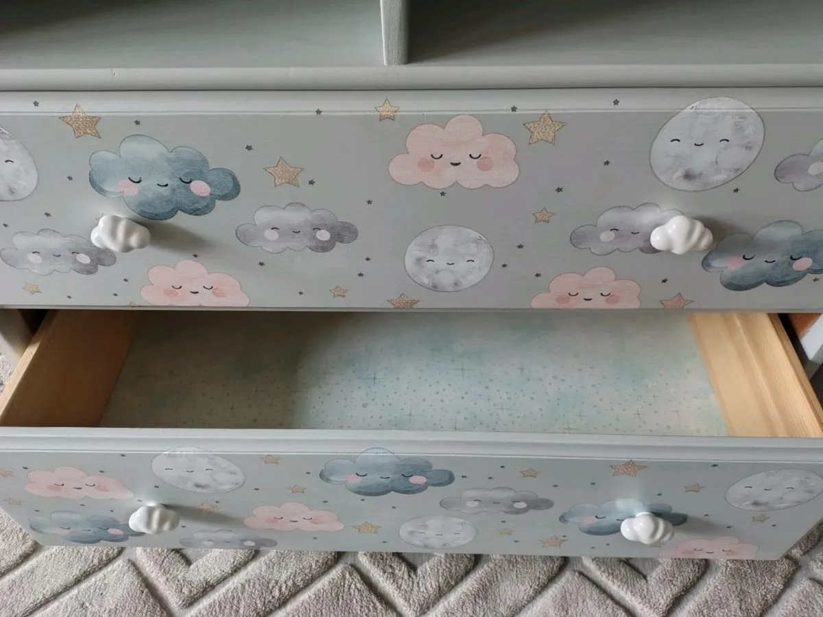 Changing Table - Image 4