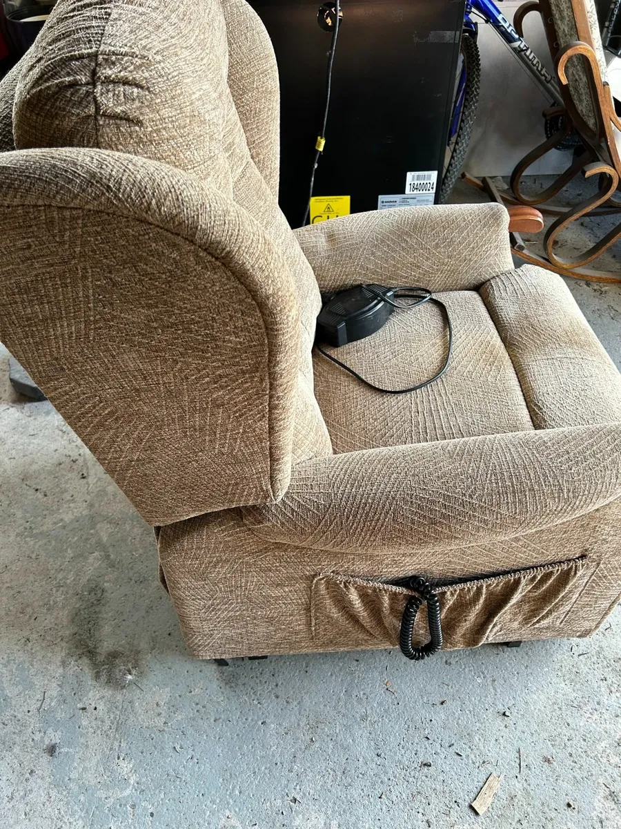 Electric Chair - Image 2