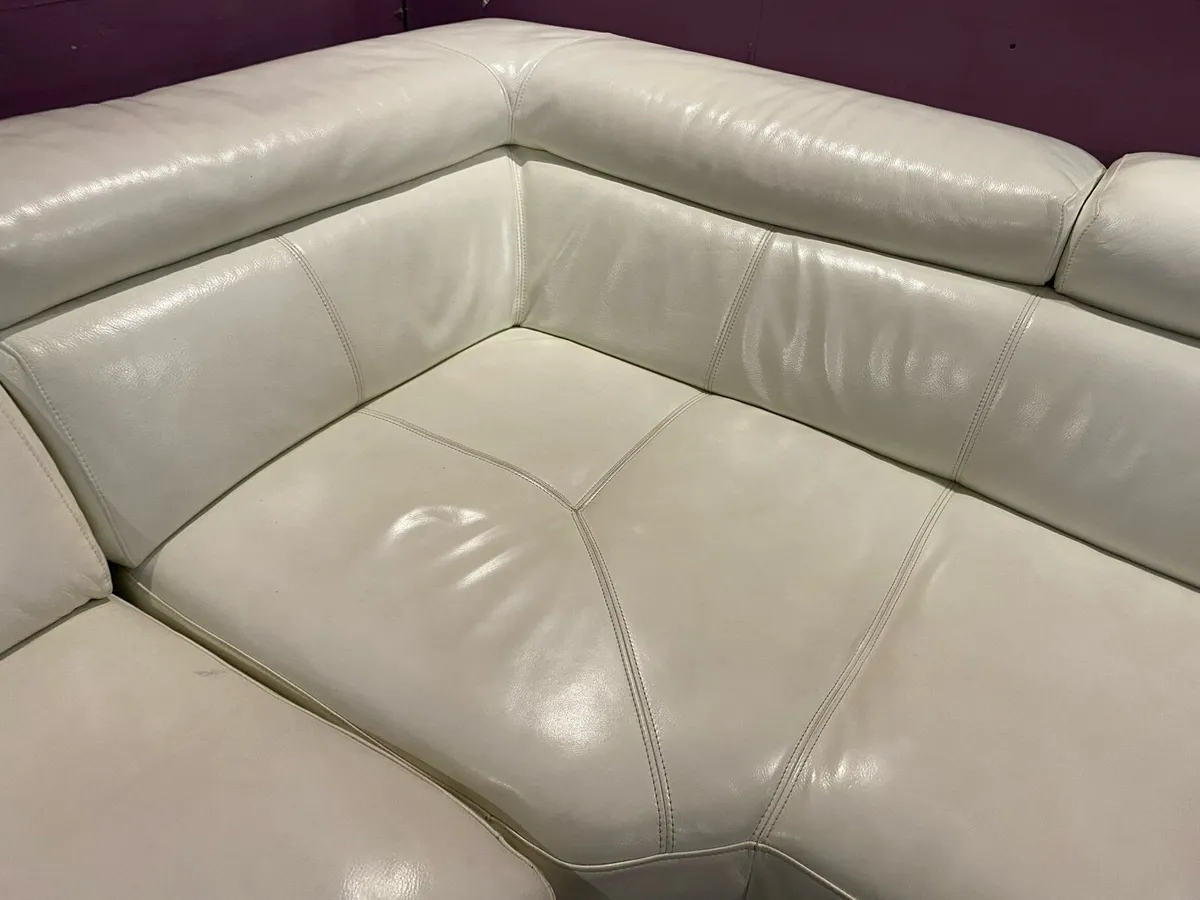 Stunning Italian leather Cornor sofa - Image 3