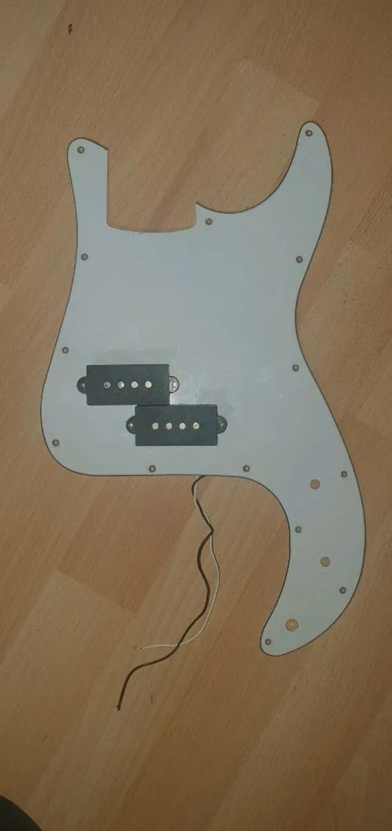 P bass pickups and pickguard - Image 1