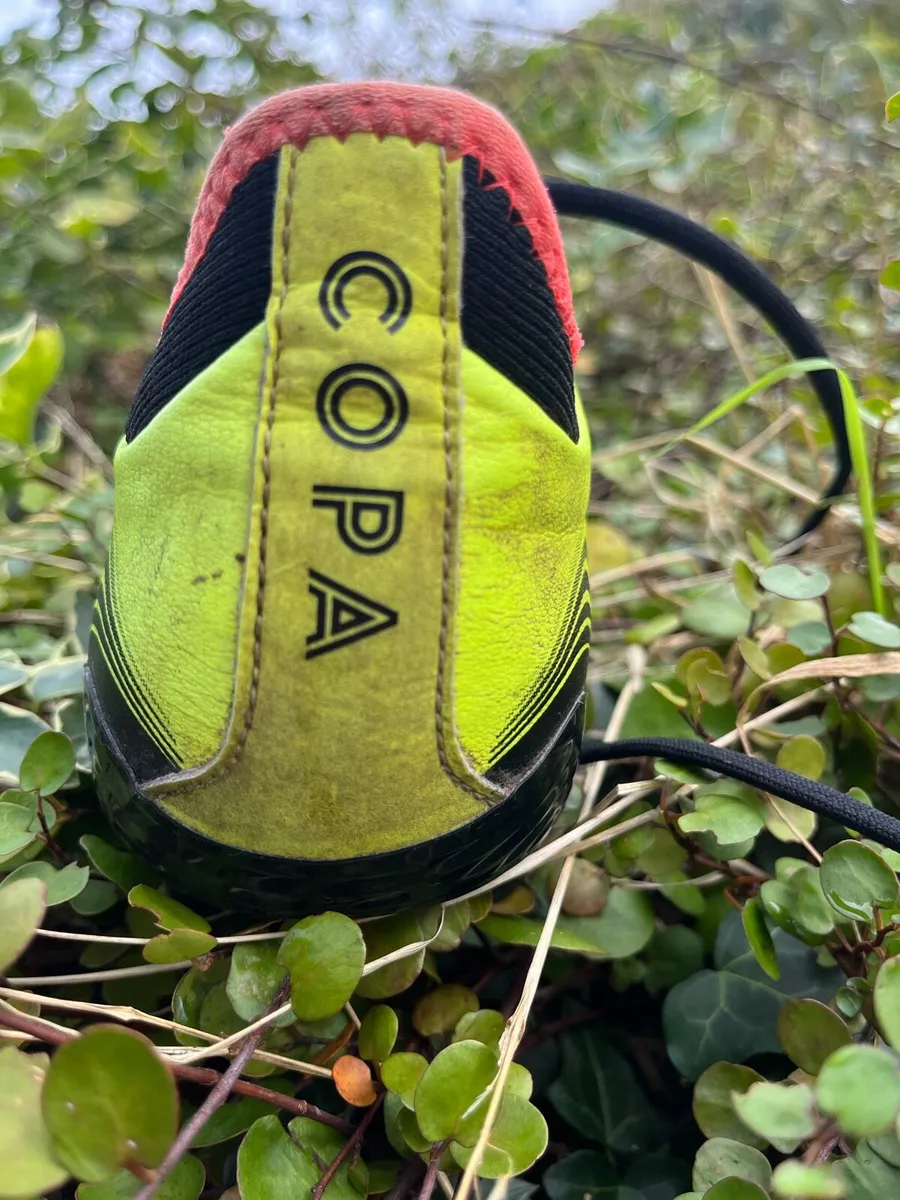 Soccer boots size uk 8 - Image 4