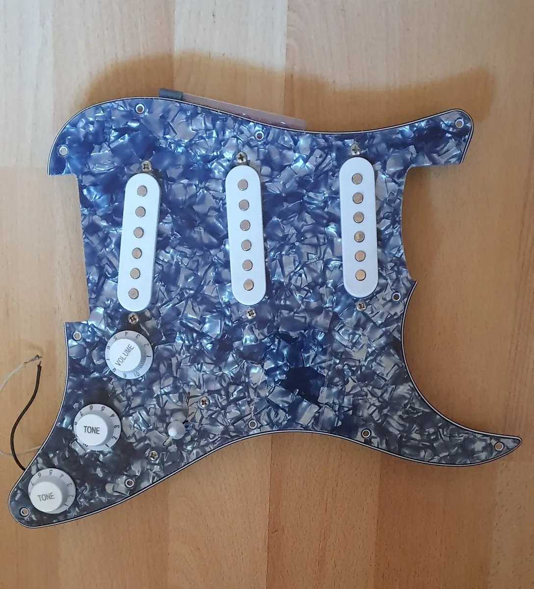 Loaded pickguard pearl