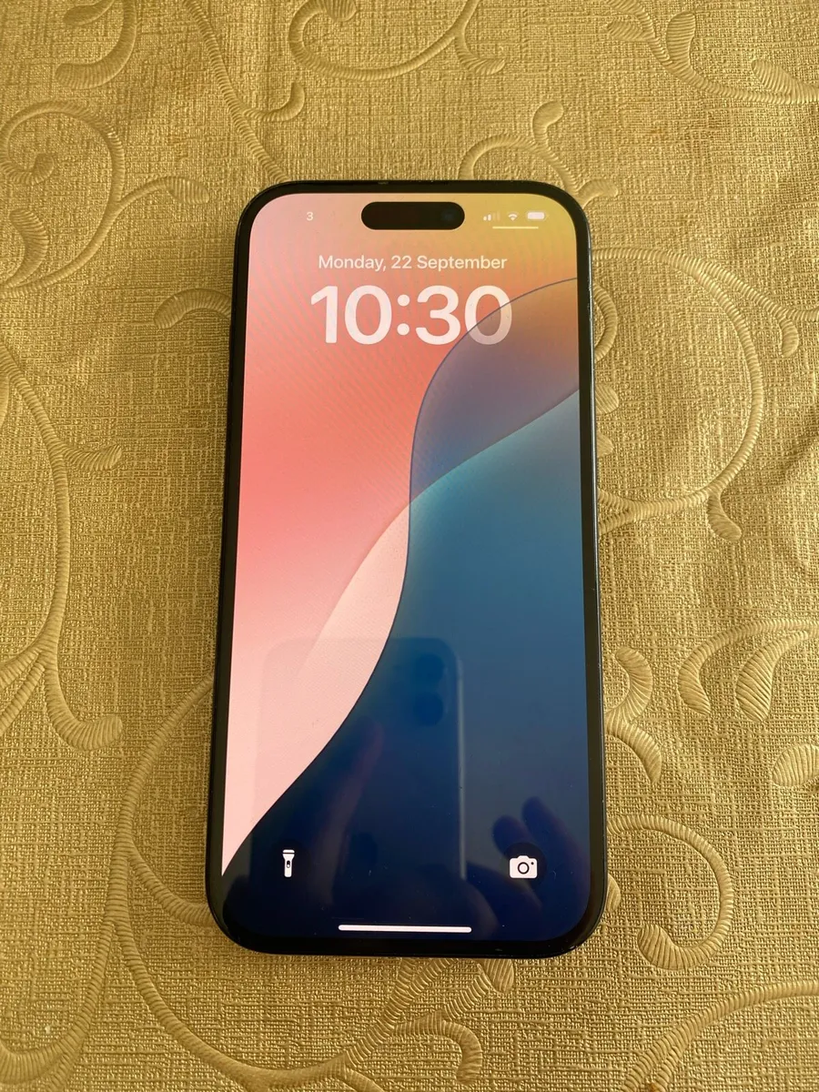 iPhone 15 - Image 1