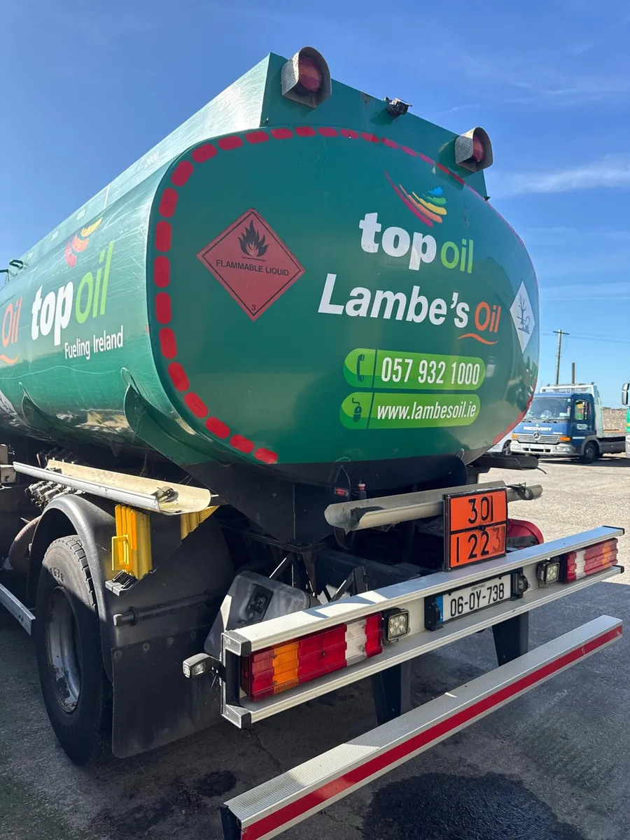 Oil tanker - Image 4