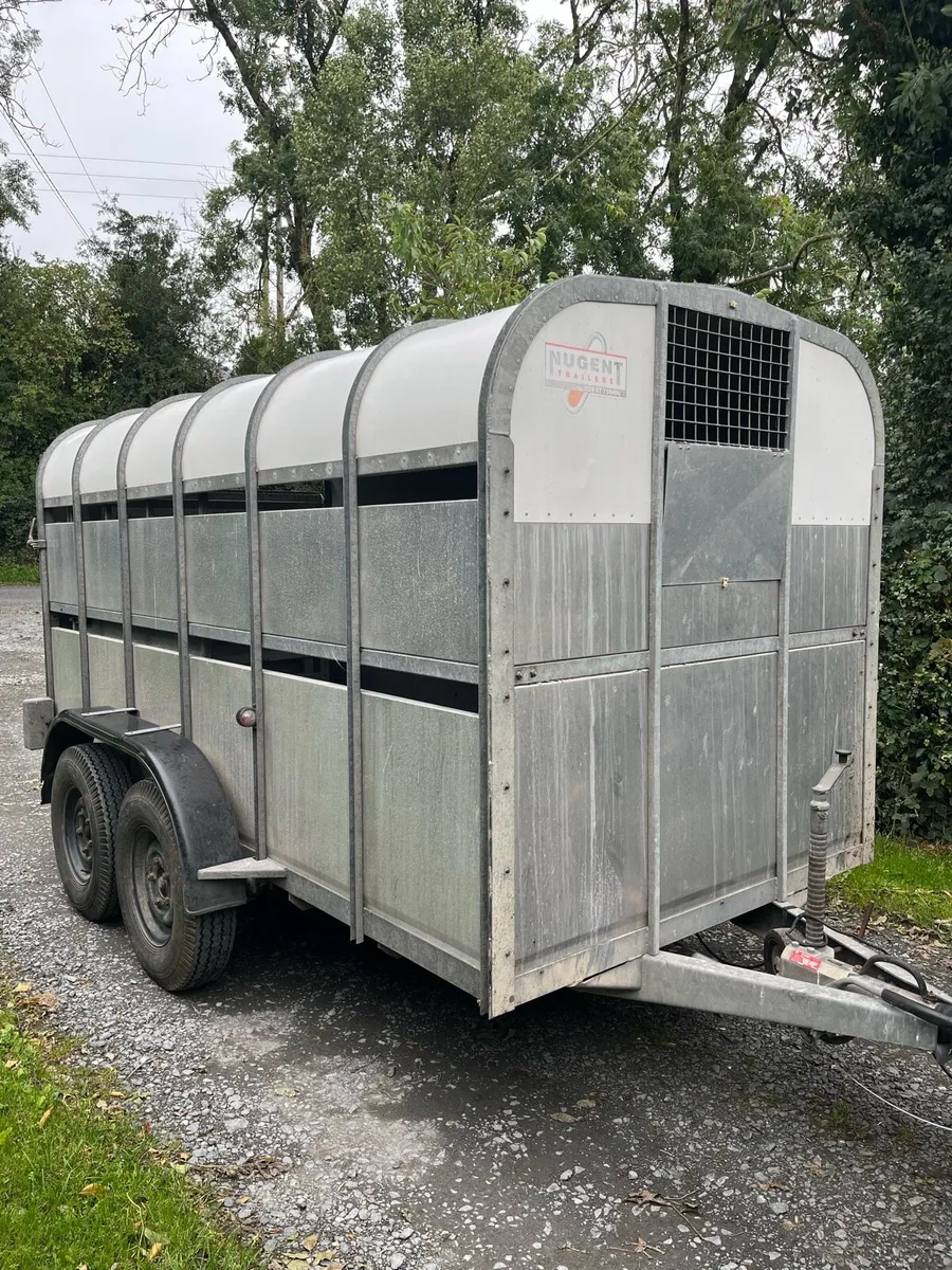 Cattle trailer. *LIKE NEW* - Image 1