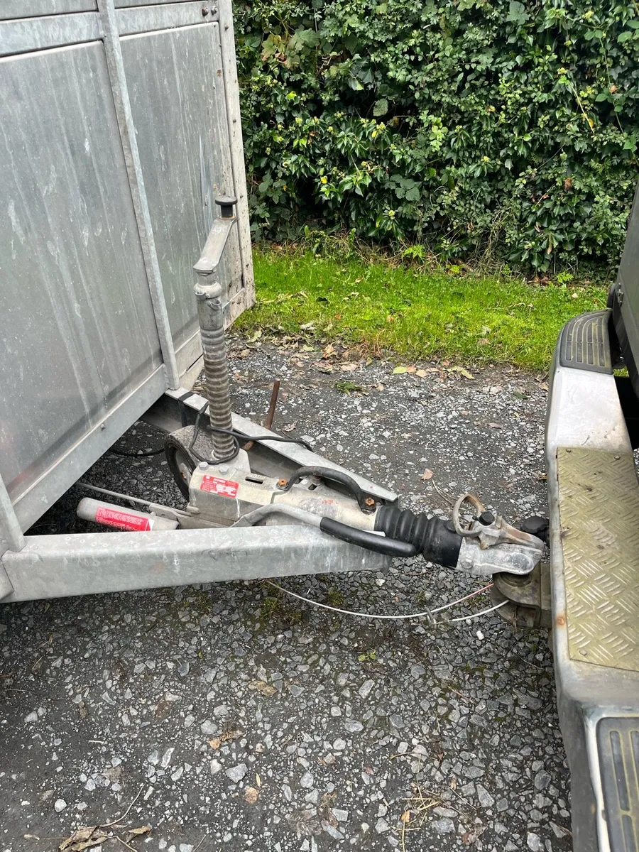 Cattle trailer. *LIKE NEW* - Image 2