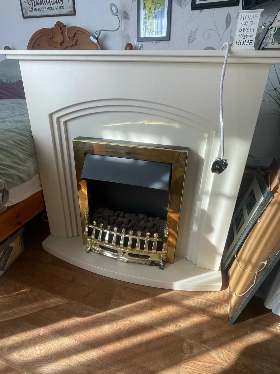 Electric fire & surround - Image 1