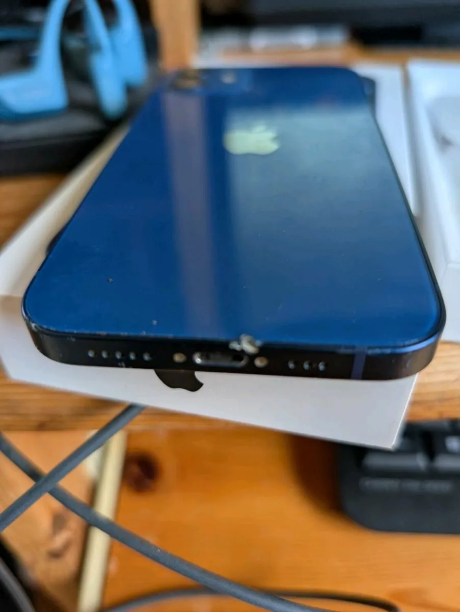 iPhone 12 - Image 3