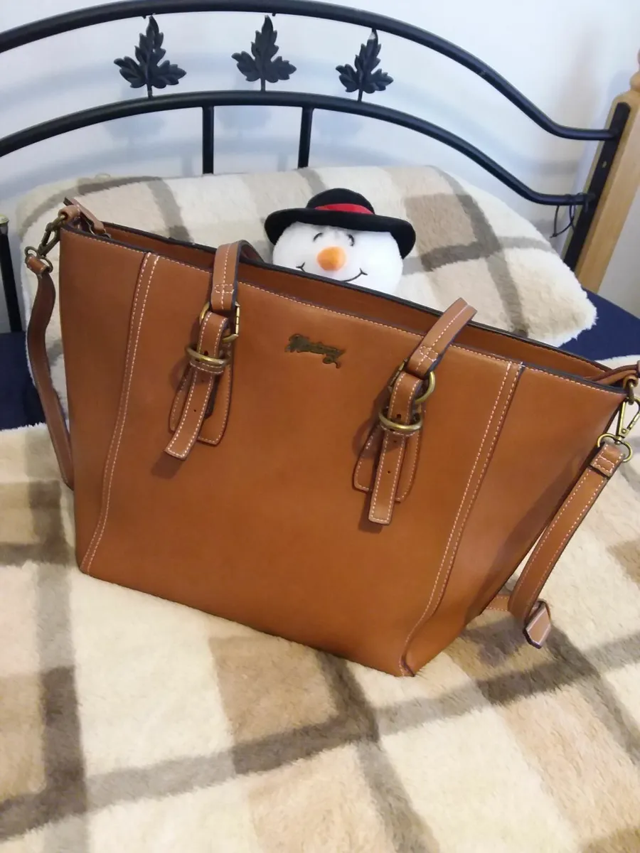 Ovrrsize MANTARAY Leather style tan bag - Image 1