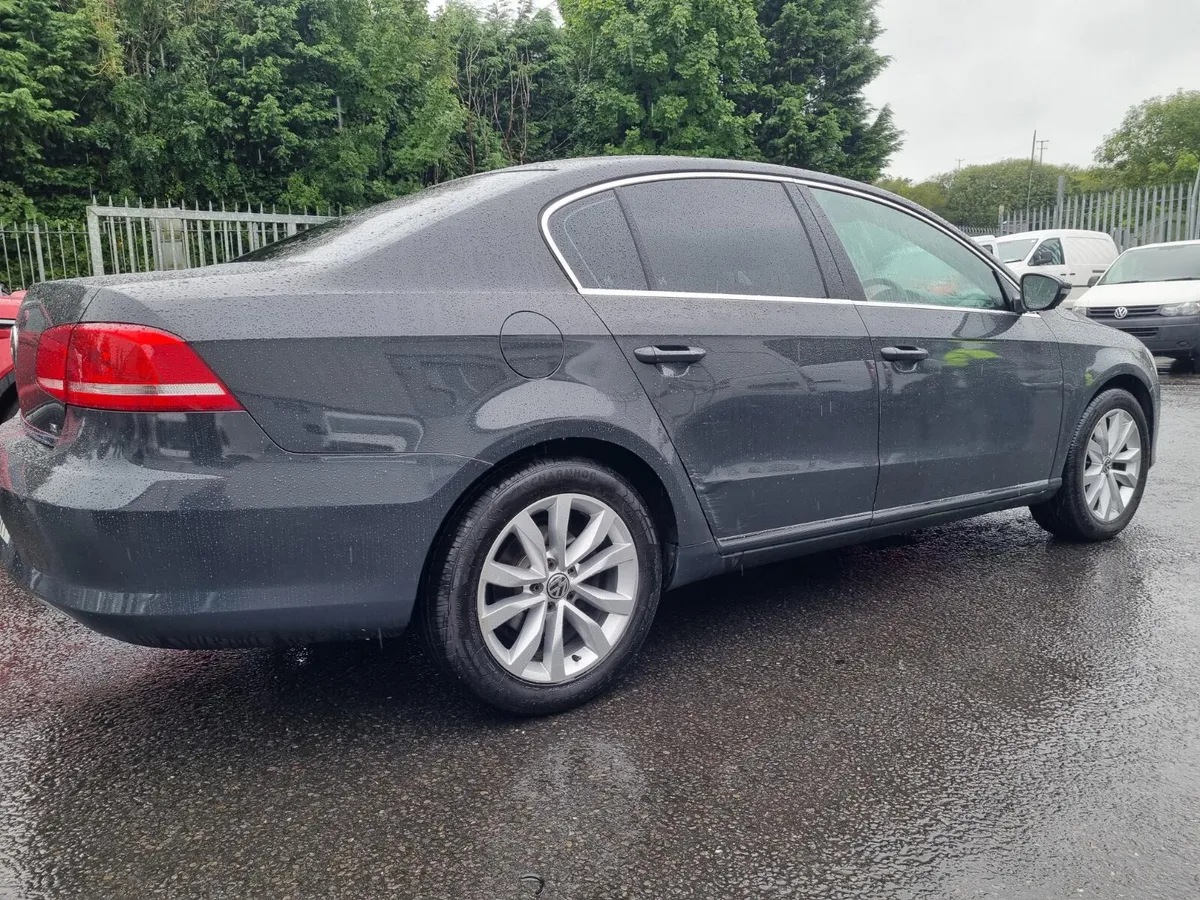 Volkswagen Passat 2011 - Image 3