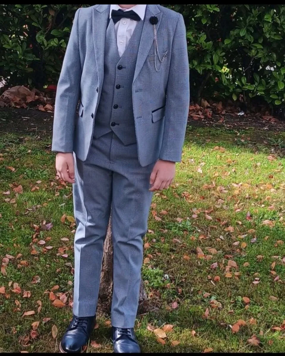 Boys suit - Image 3