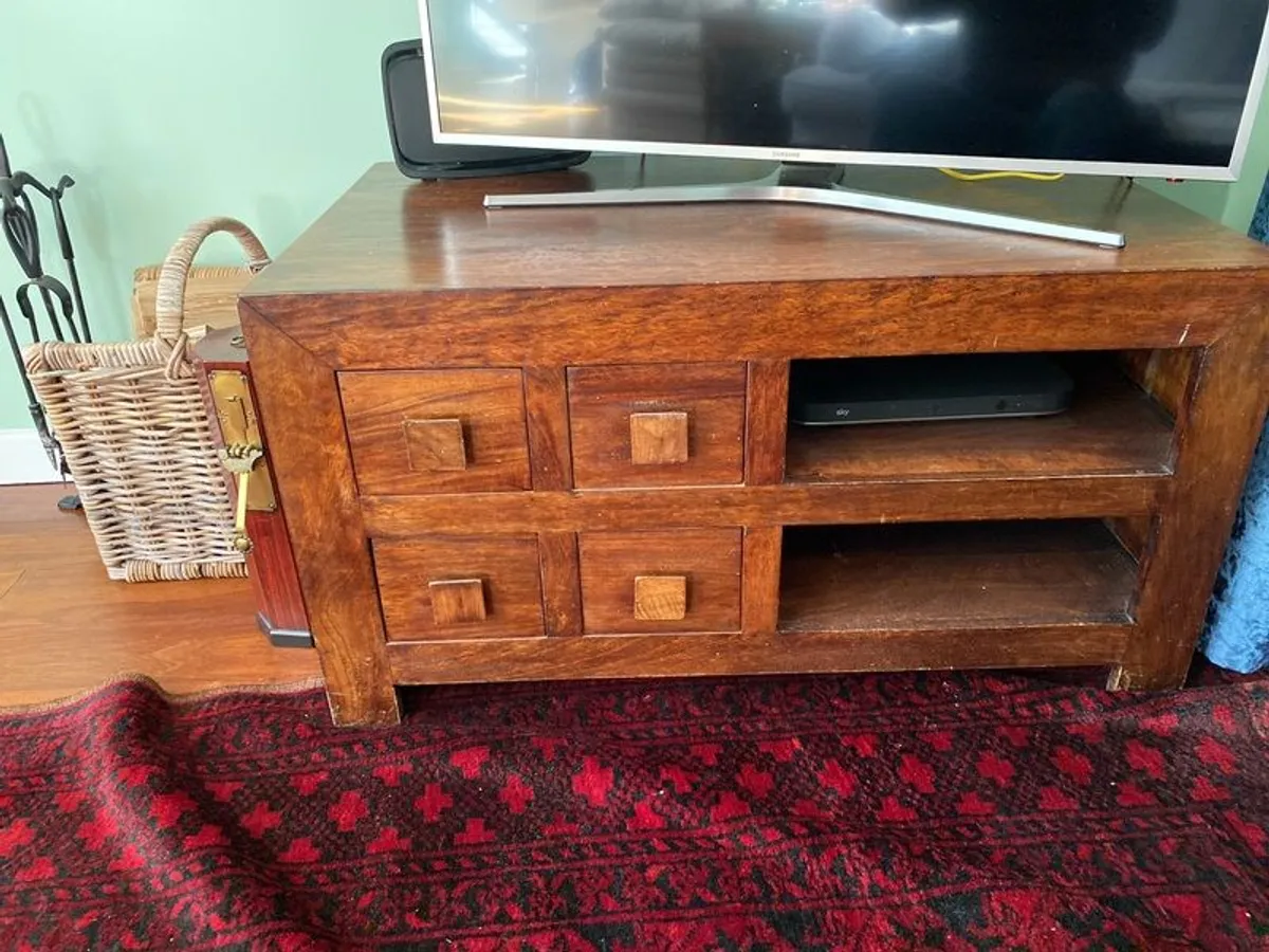 TV Table - Image 1