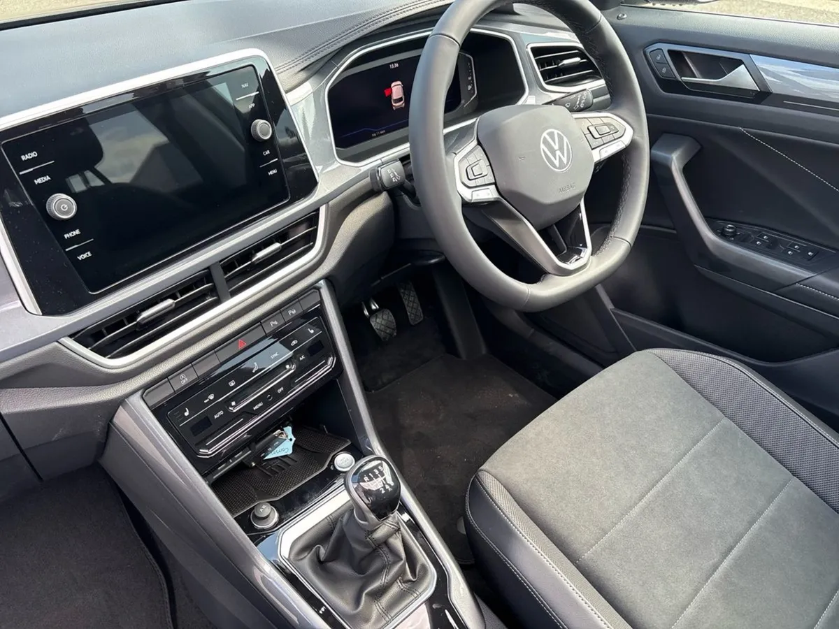 Volkswagen T-Roc Style 75 Plus 2.0tdi 116HP Manual - Image 3