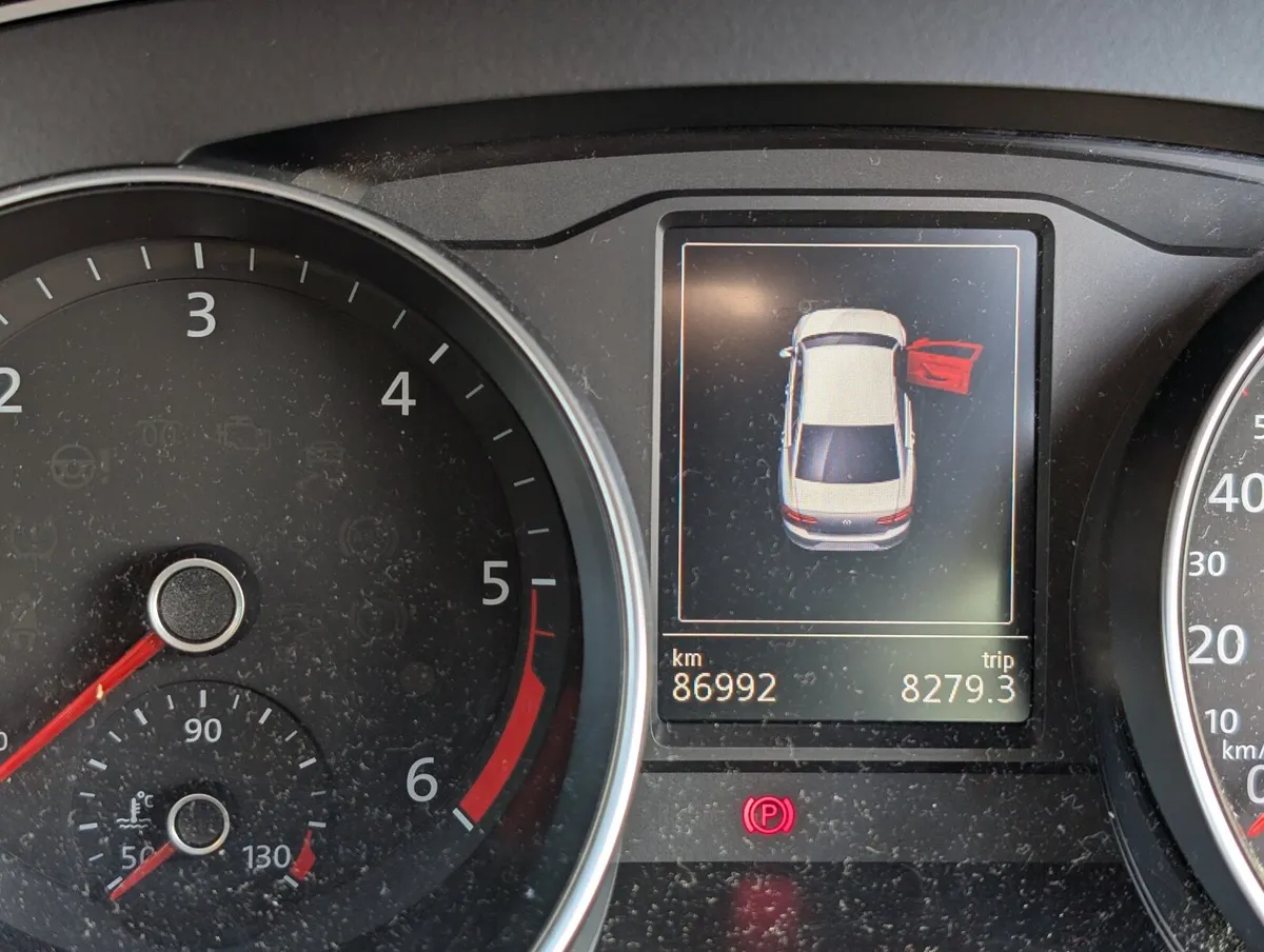 Volkswagen Passat 2016 - Image 2