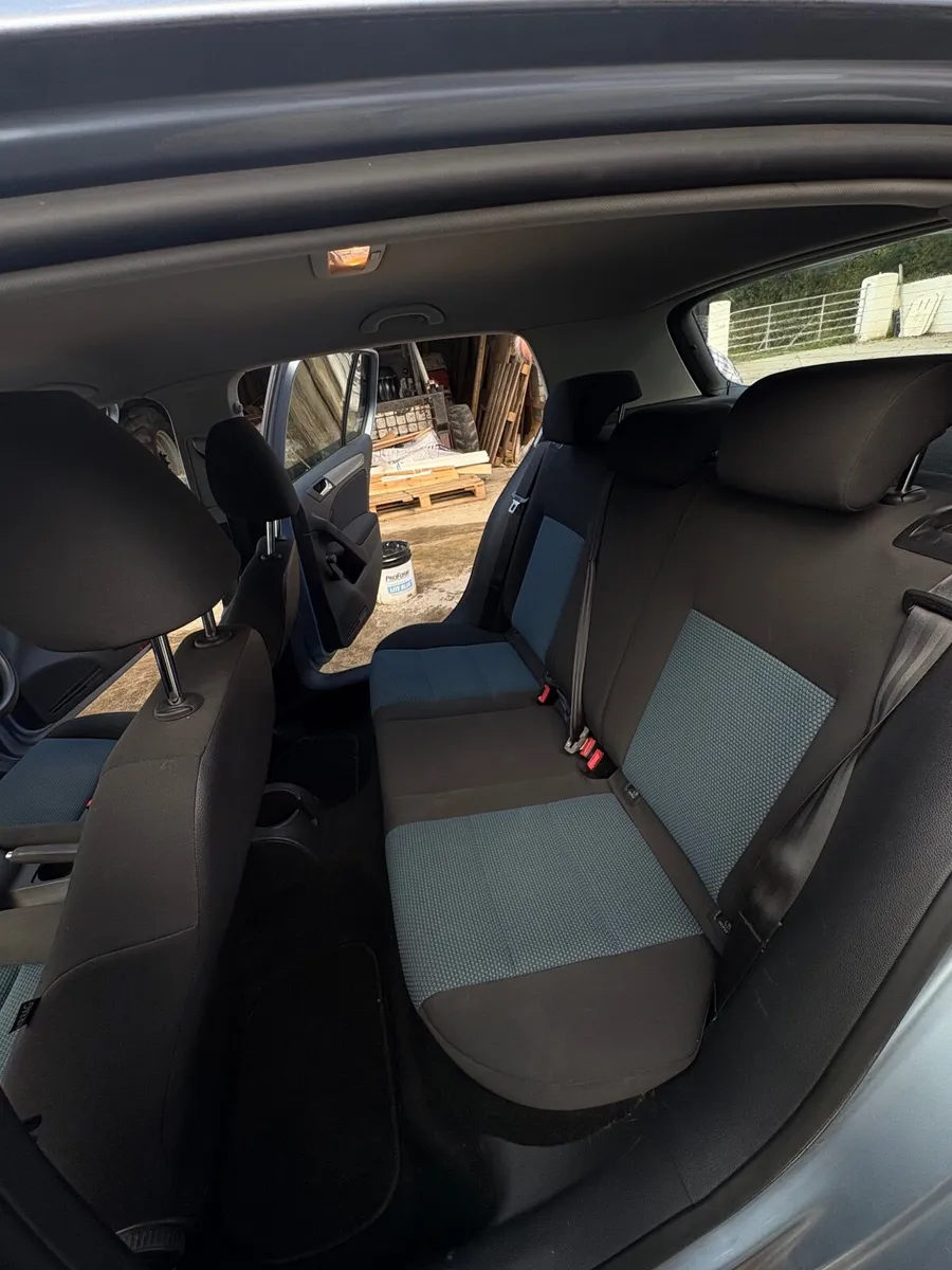 Volkswagen Golf 2012 - Image 2