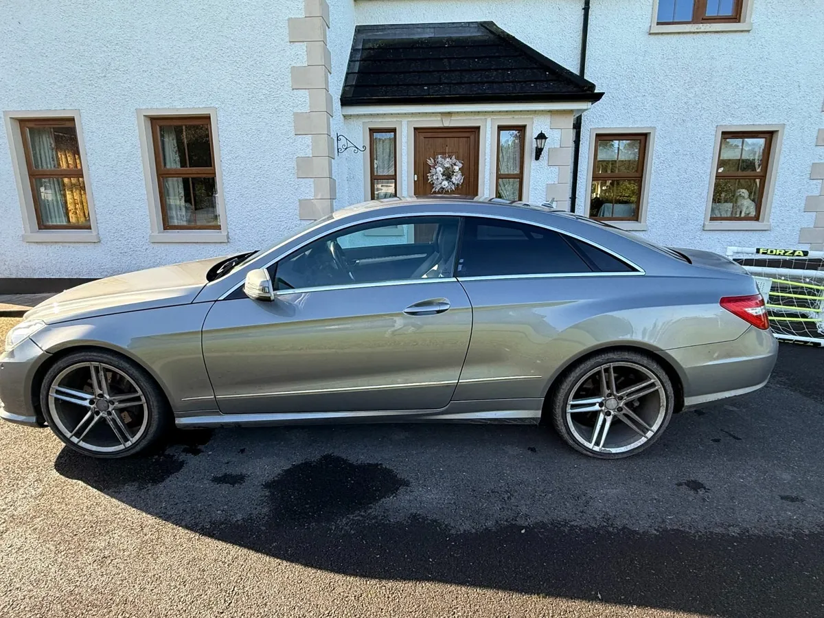 Mercedes-Benz E-Class 2012 - Image 3