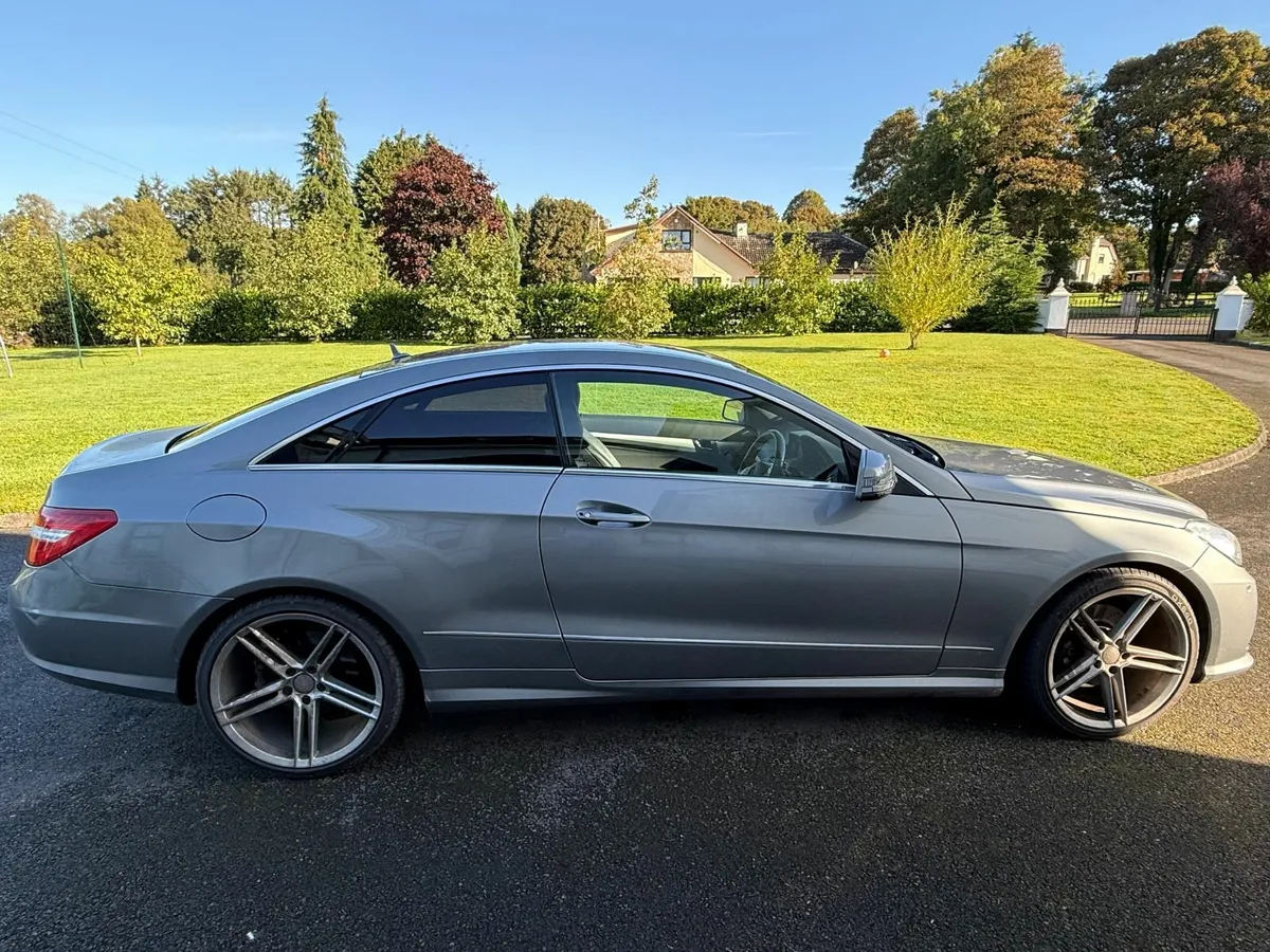 Mercedes-Benz E-Class 2012 - Image 2