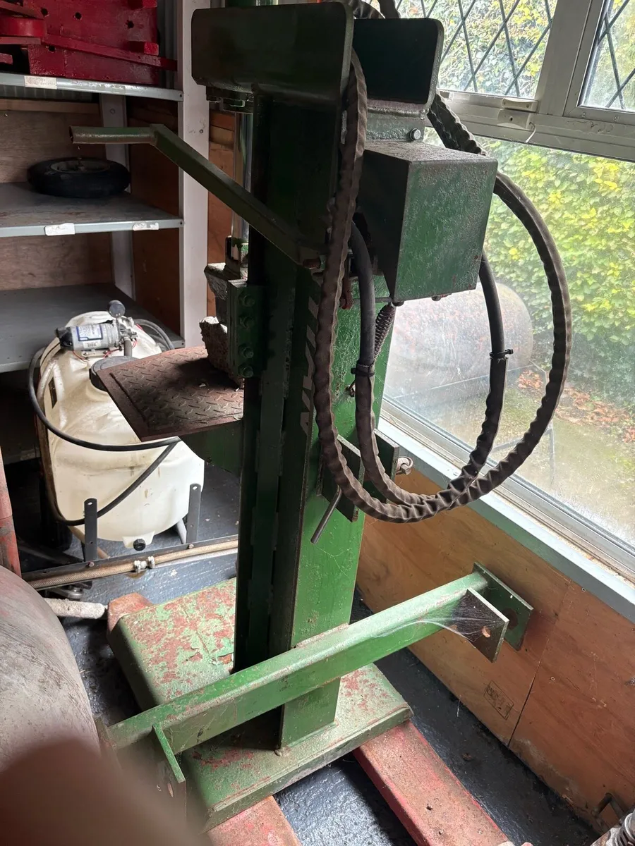 Log splitter - Image 1
