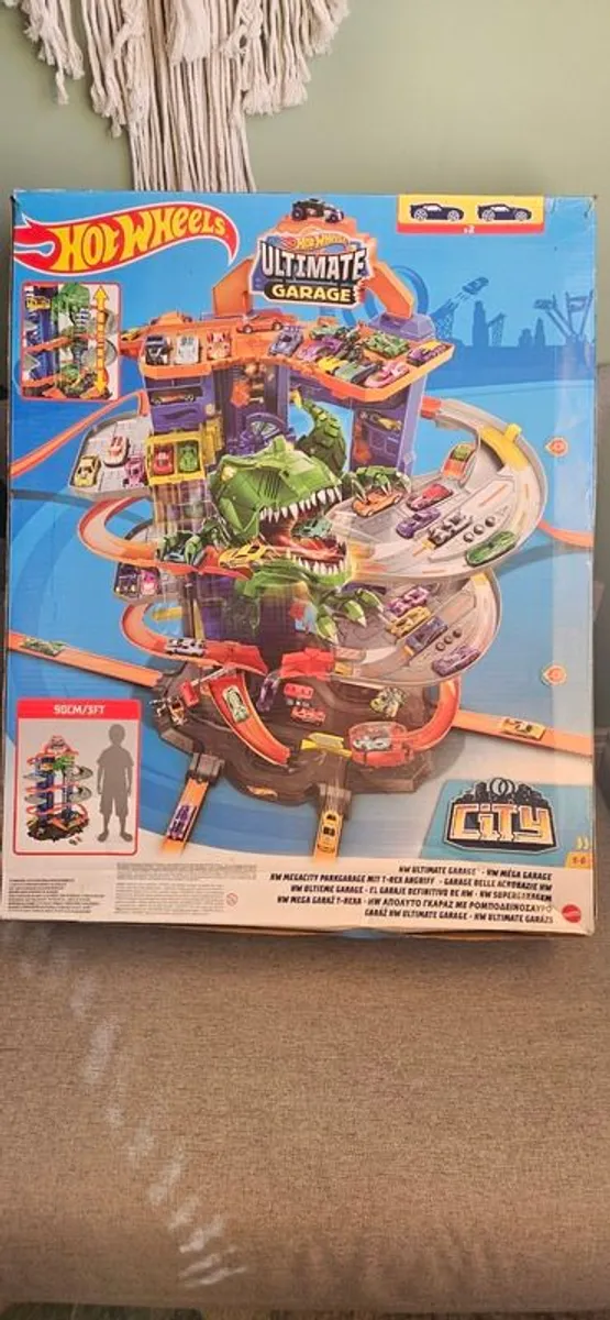 Hot Wheels Ultimate Garage for sale - Image 2