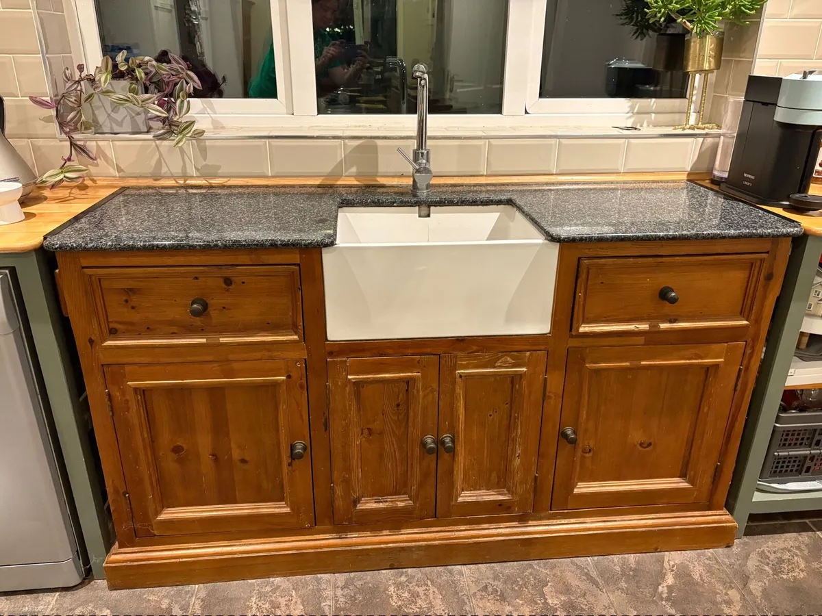 Kitchen units - Image 1