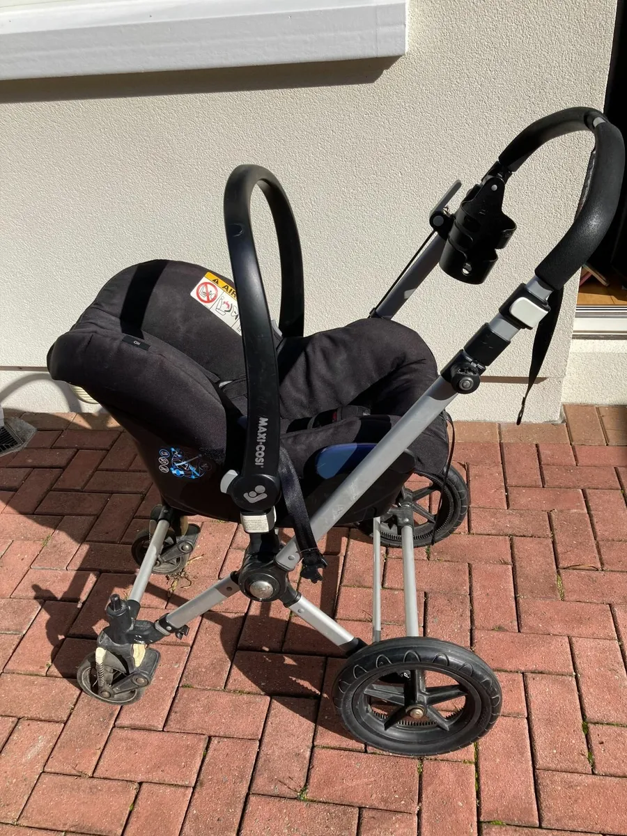 Maxi Cosi car seat +sleeping bag +buggy attachment - Image 4