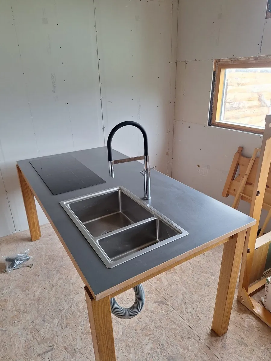 Kitchen island - Image 1
