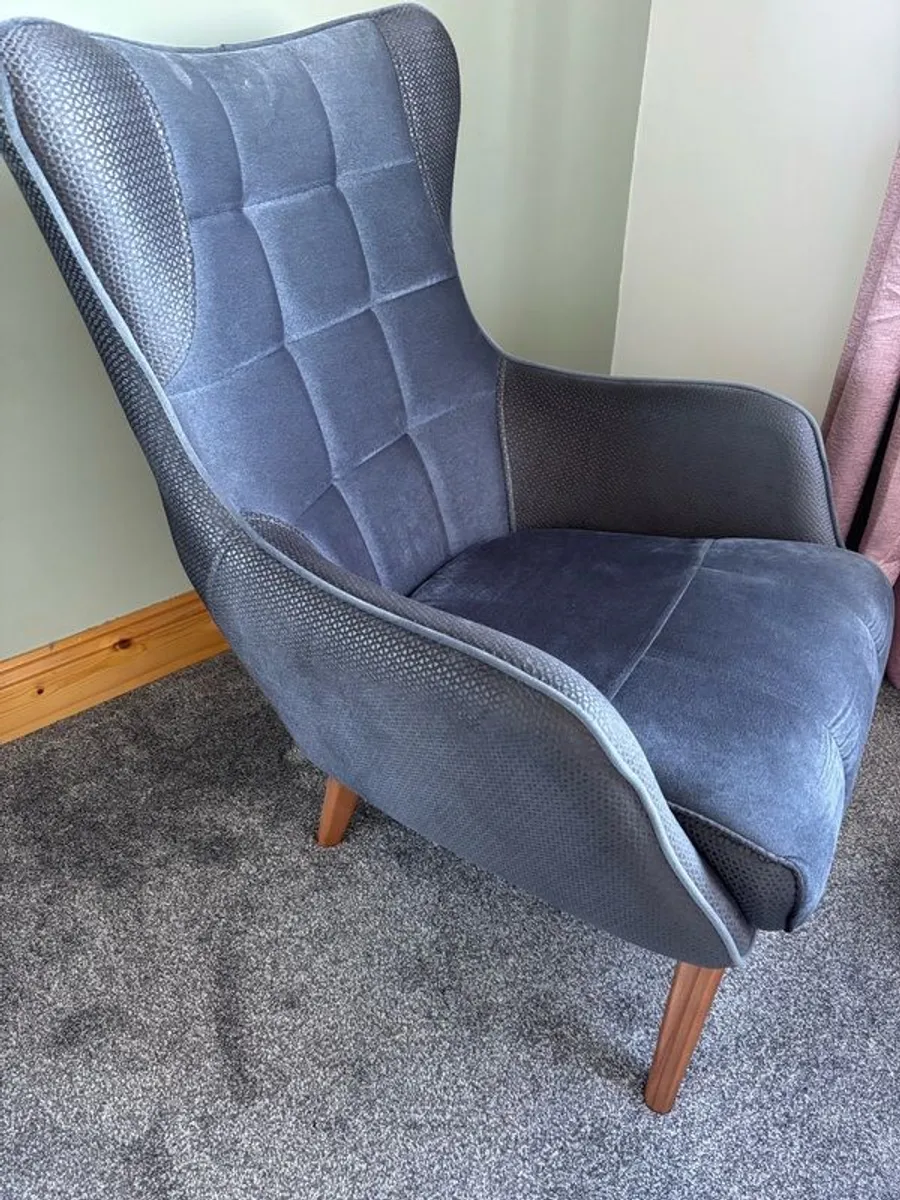 accent chair - Image 1