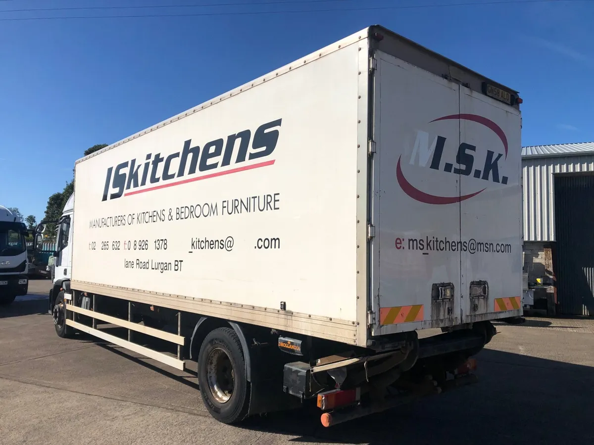 2008 Iveco 18 Ton 26 ft box sleeper cab - Image 3