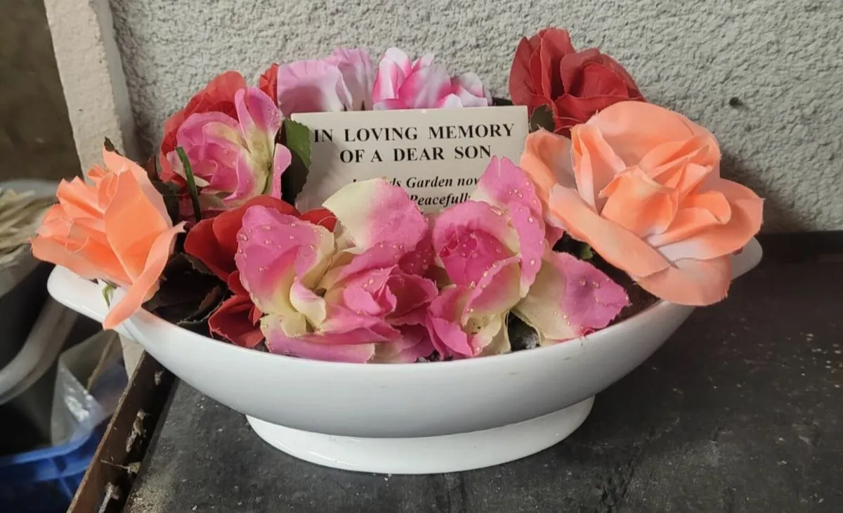 Grave Pots and Candles - Image 3