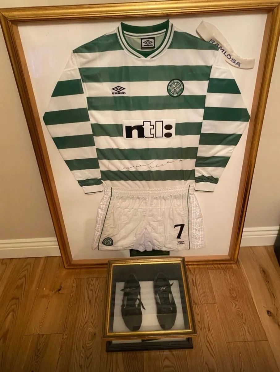 Henrik Larsson signed Celtic kit - Image 1