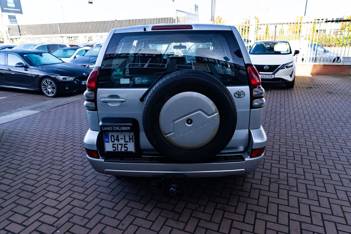 TOYOTA LANDCRUISER 3.0D4D LEFT HAND DRIVE MANUAL - Image 4
