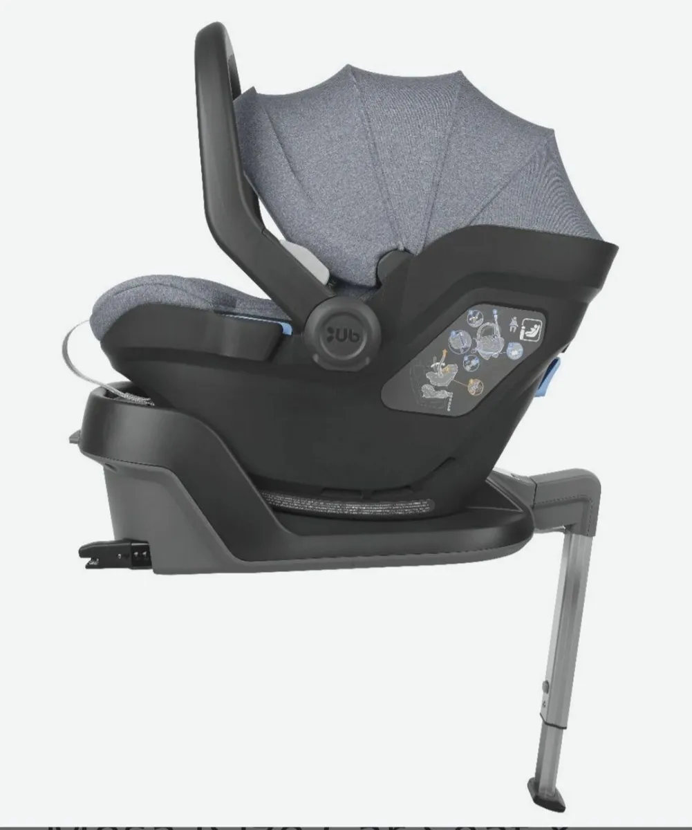 Uppababy mesa isize car seat and isofix base - Image 1