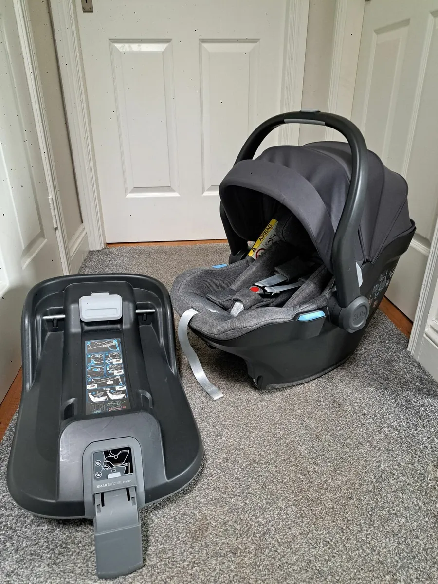 Uppababy mesa isize car seat and isofix base - Image 2