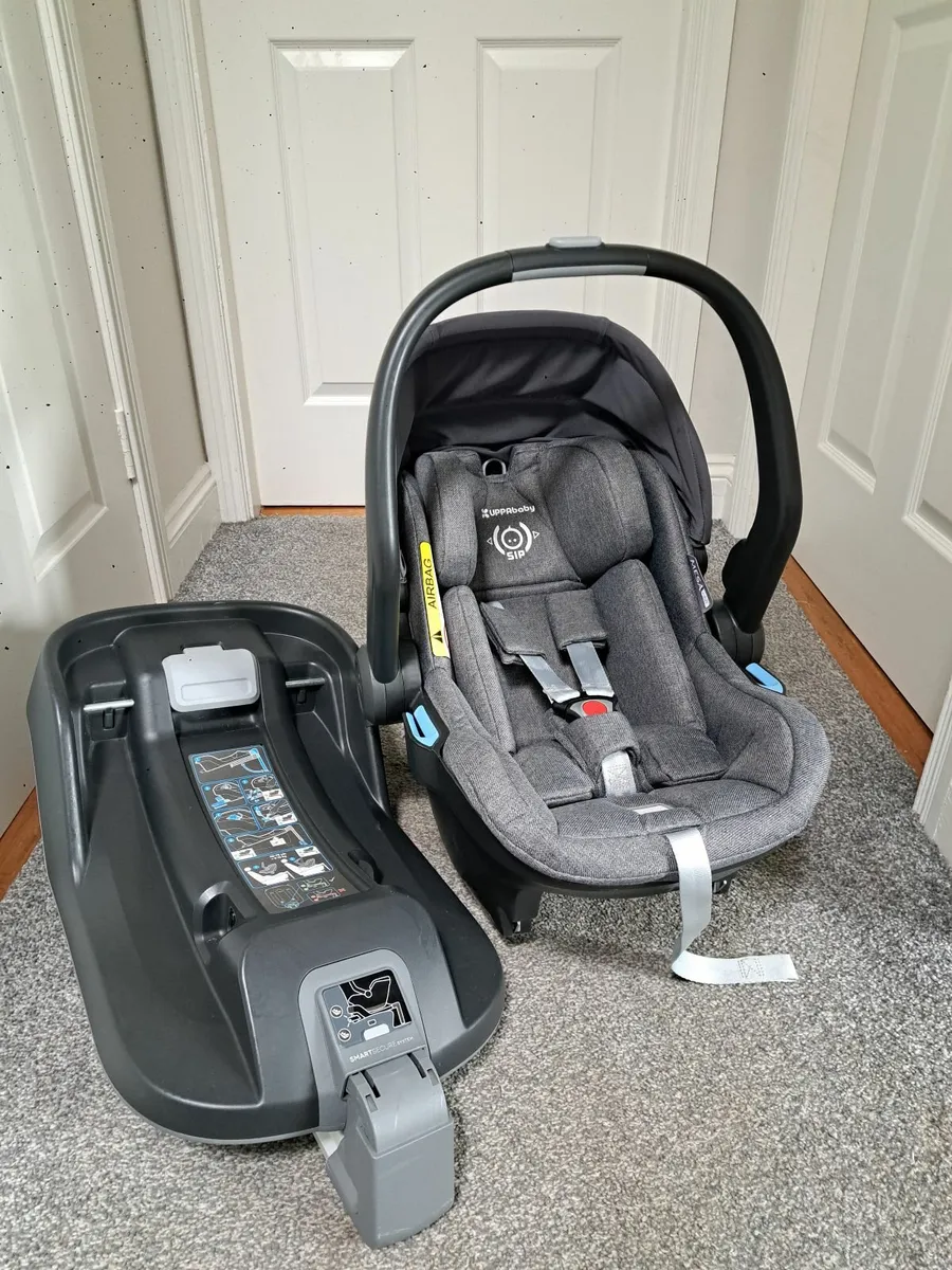 Uppababy mesa isize car seat and isofix base - Image 3